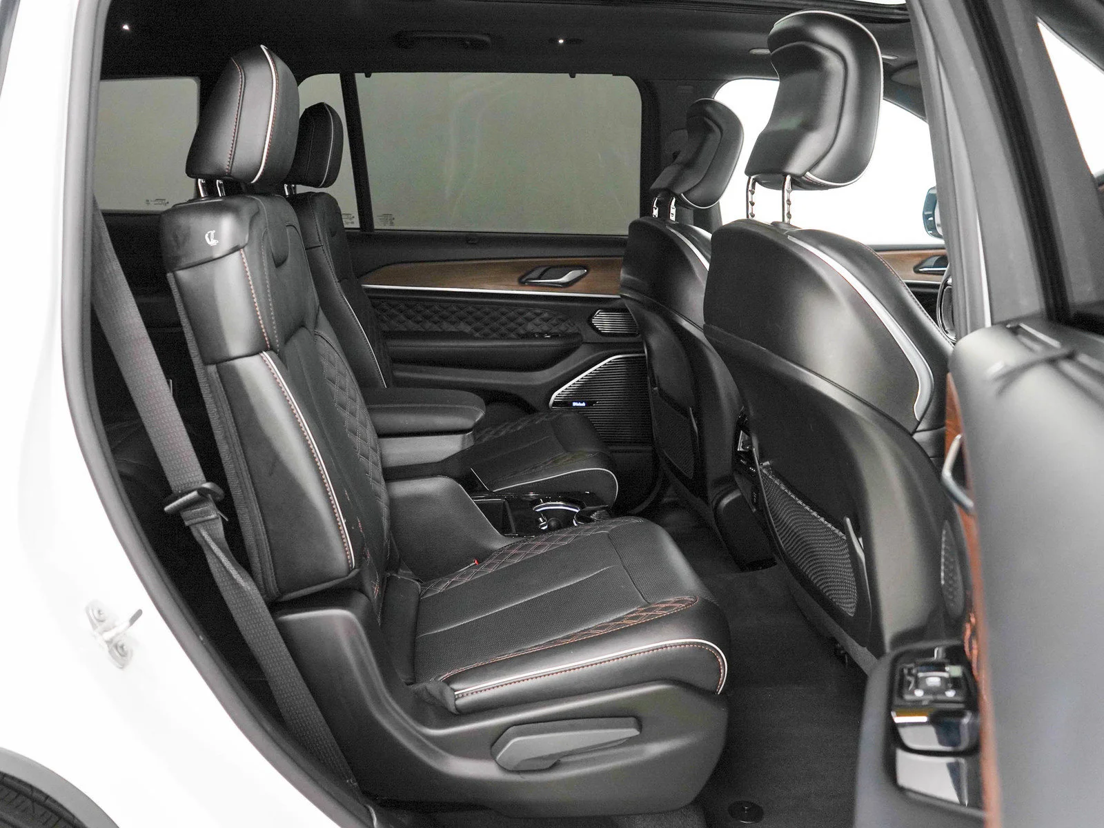 Used 2024 Bright White Clearcoat Jeep Summit image 12