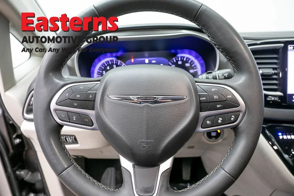 Used 2023 Gray Chrysler Touring L image 10