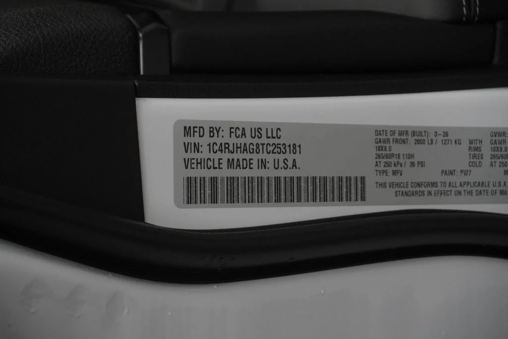 New 2026 Bright White Clear-Coat Exterior Paint Jeep Laredo X image 40