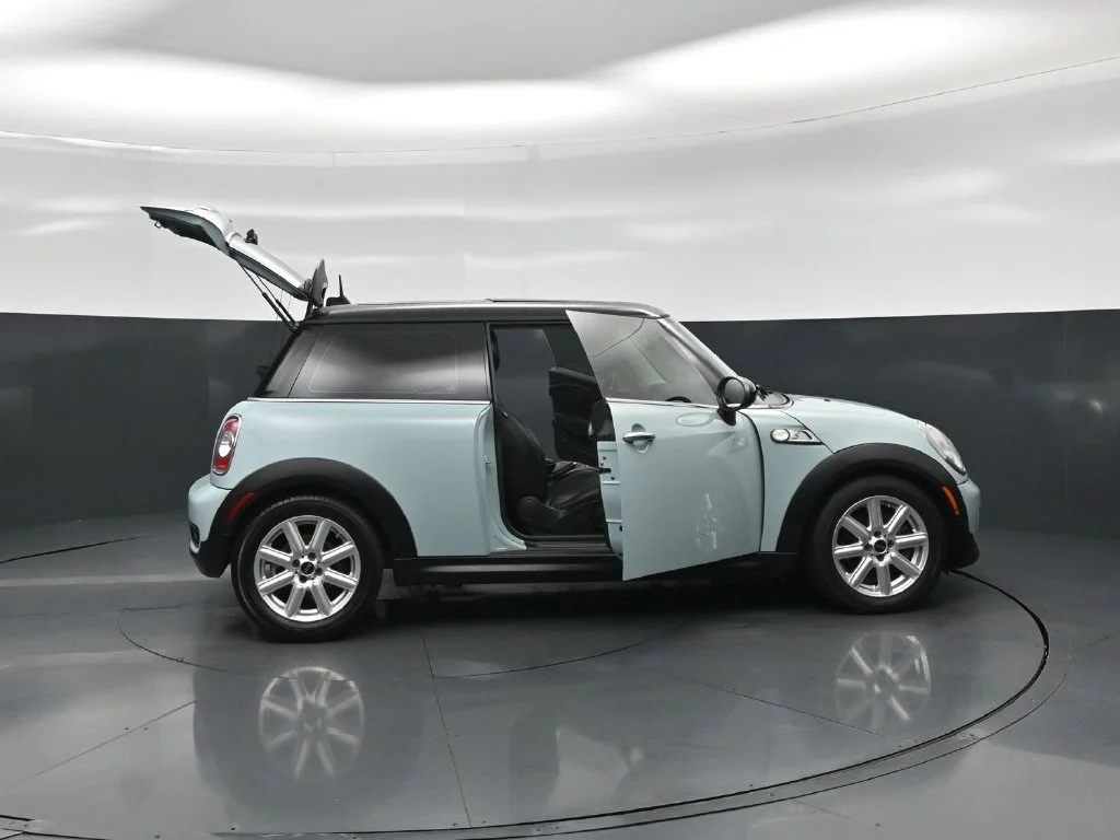 Used 2013 Blue MINI Base image 4
