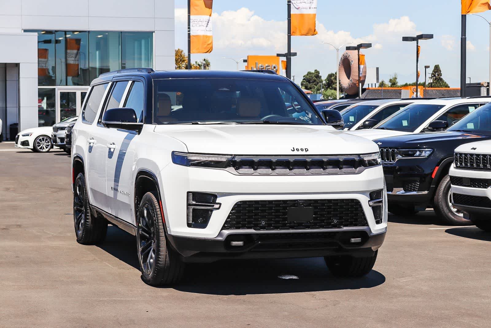 New 2026 Bright White Clear-Coat Exterior Paint Jeep Summit Reserve image 3