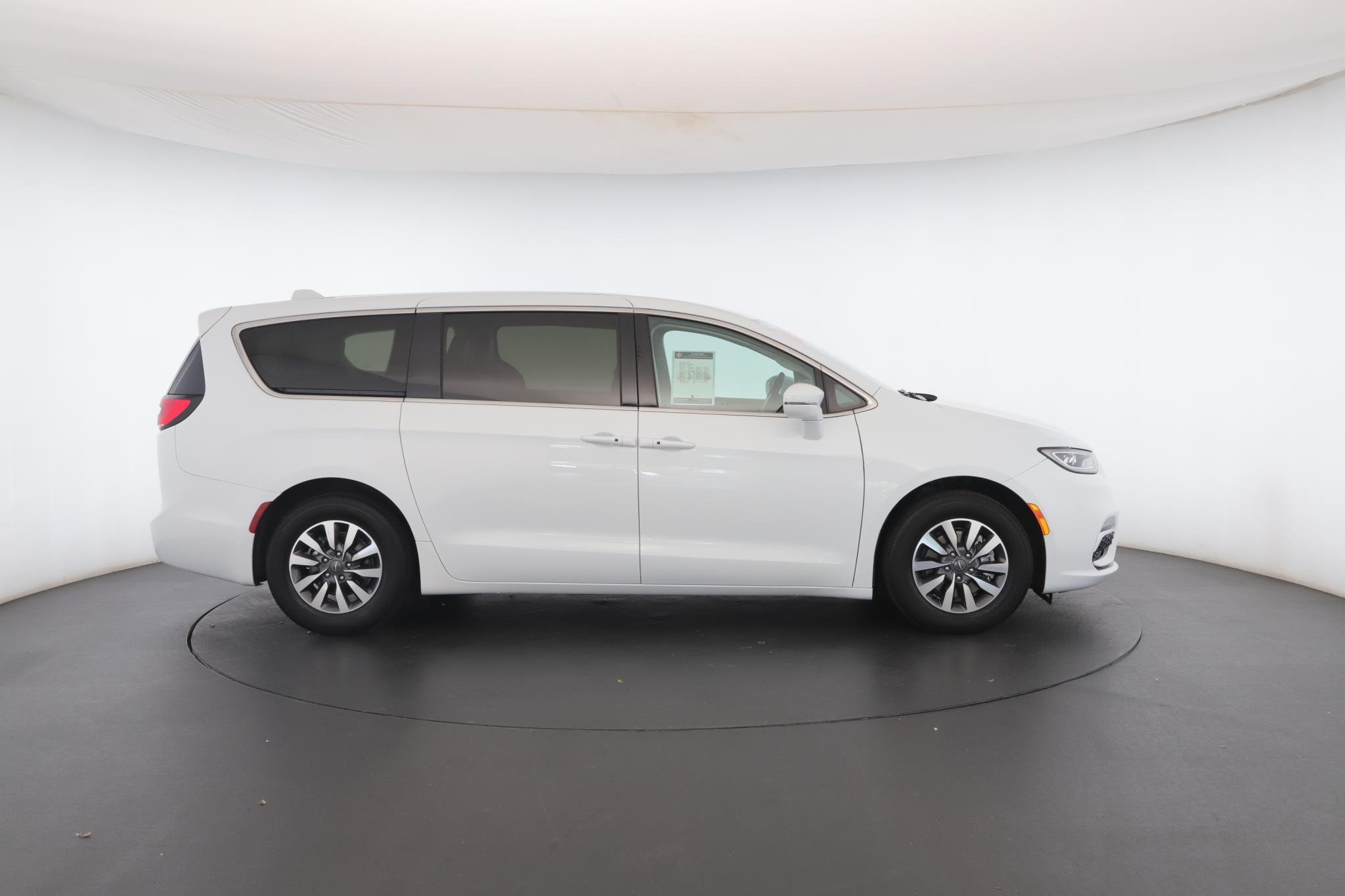 2022 Chrysler Pacifica Hybrid Touring L - Photo 30