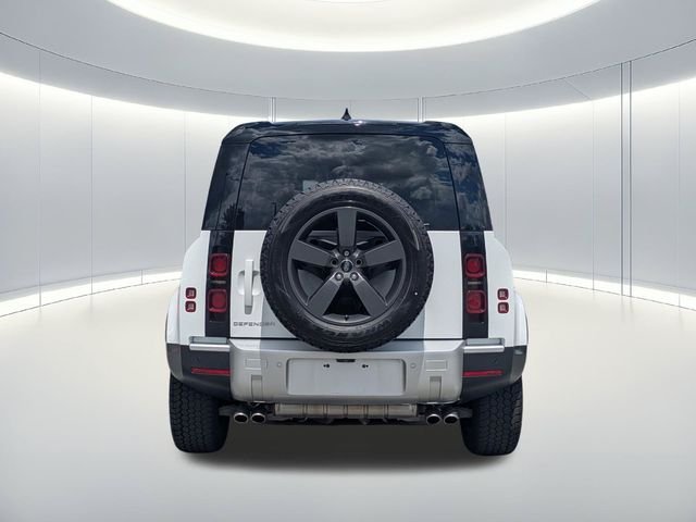 Used 2024 White Land Rover SE image 5