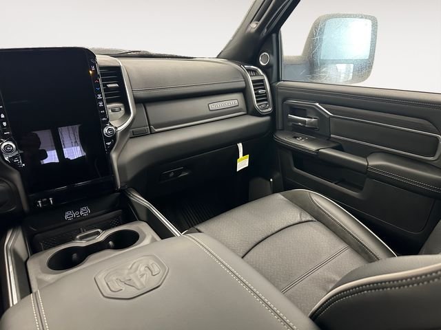 New 2026 Diamond Black Crystal Pearl-Coat Exterior Paint RAM Laramie image 11