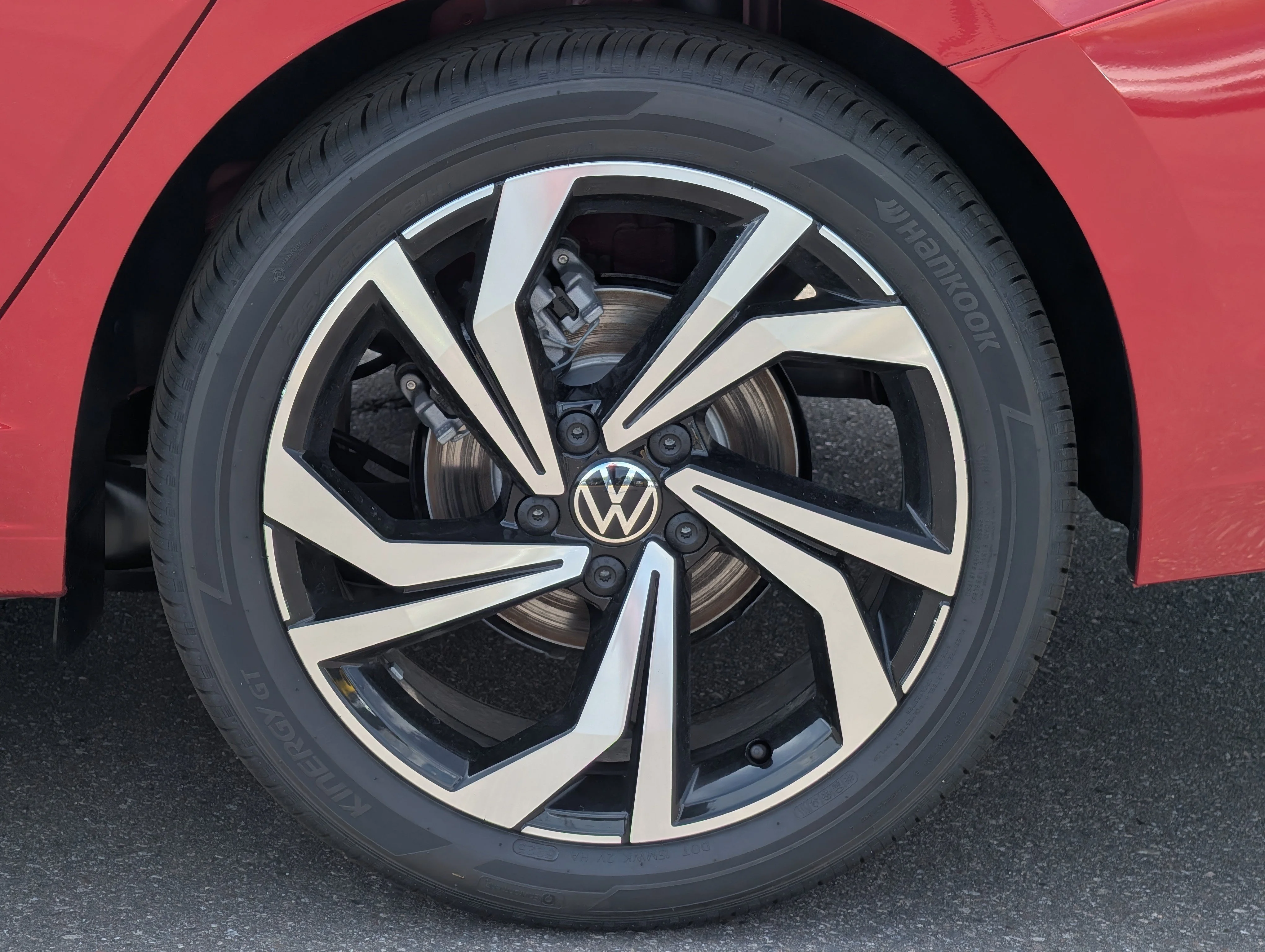 New 2026 Kings Red Metallic Volkswagen SEL image 3
