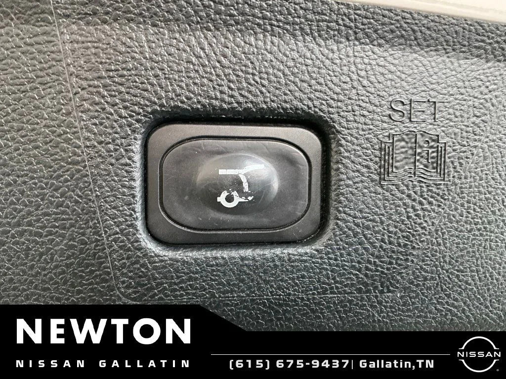 Used 2019 White Platinum Clearcoat Metallic Ford Titanium image 23