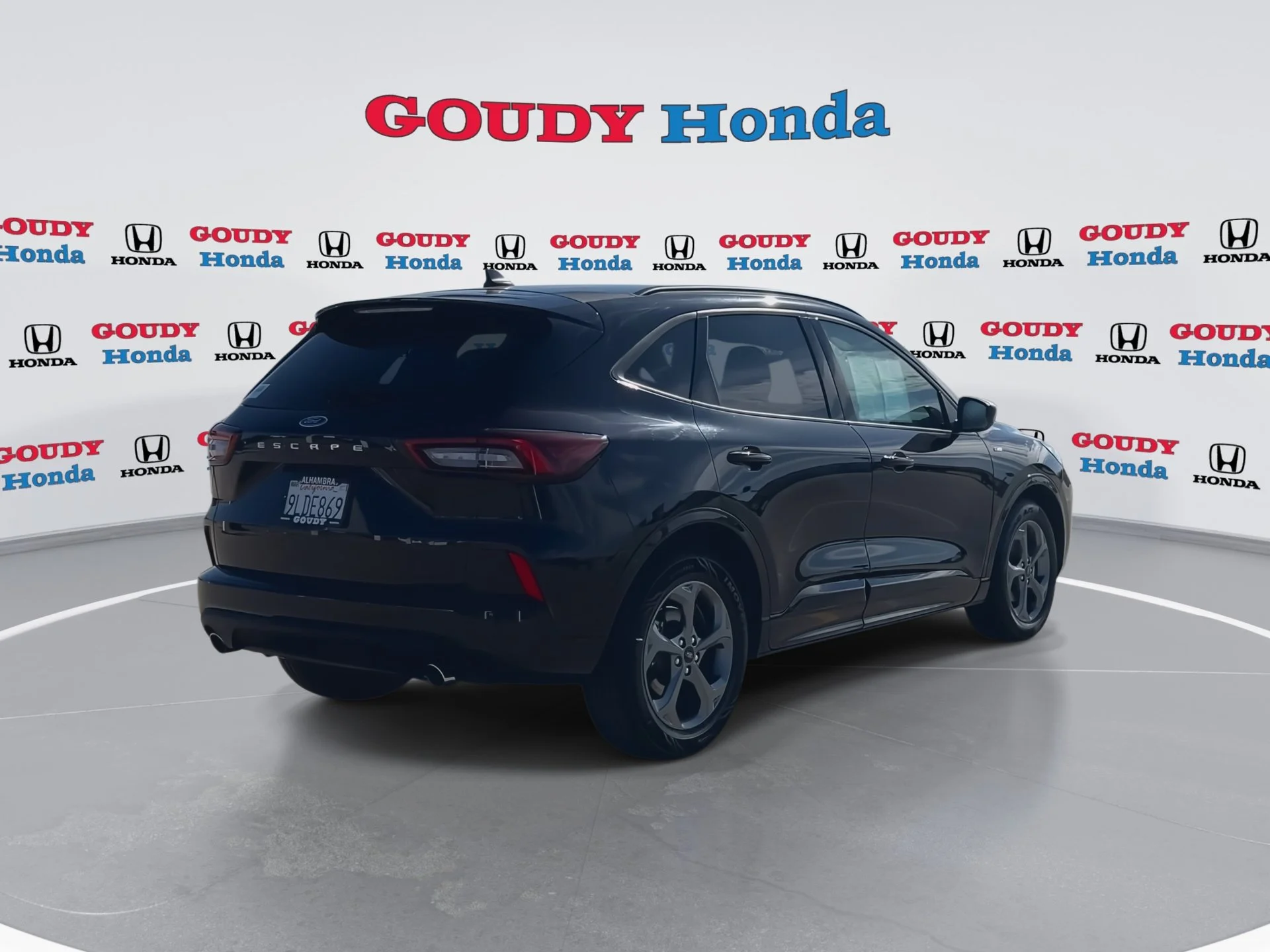 Used 2024 Agate Black Metallic Ford ST-Line image 8