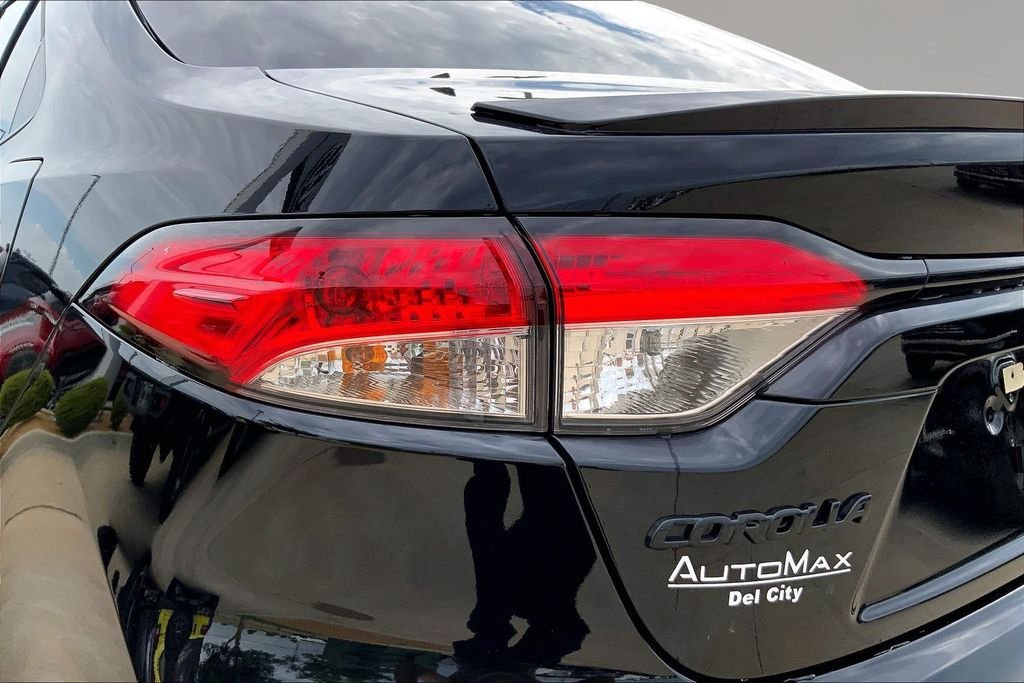 Used 2025 Midnight Black Metallic Toyota SE image 28