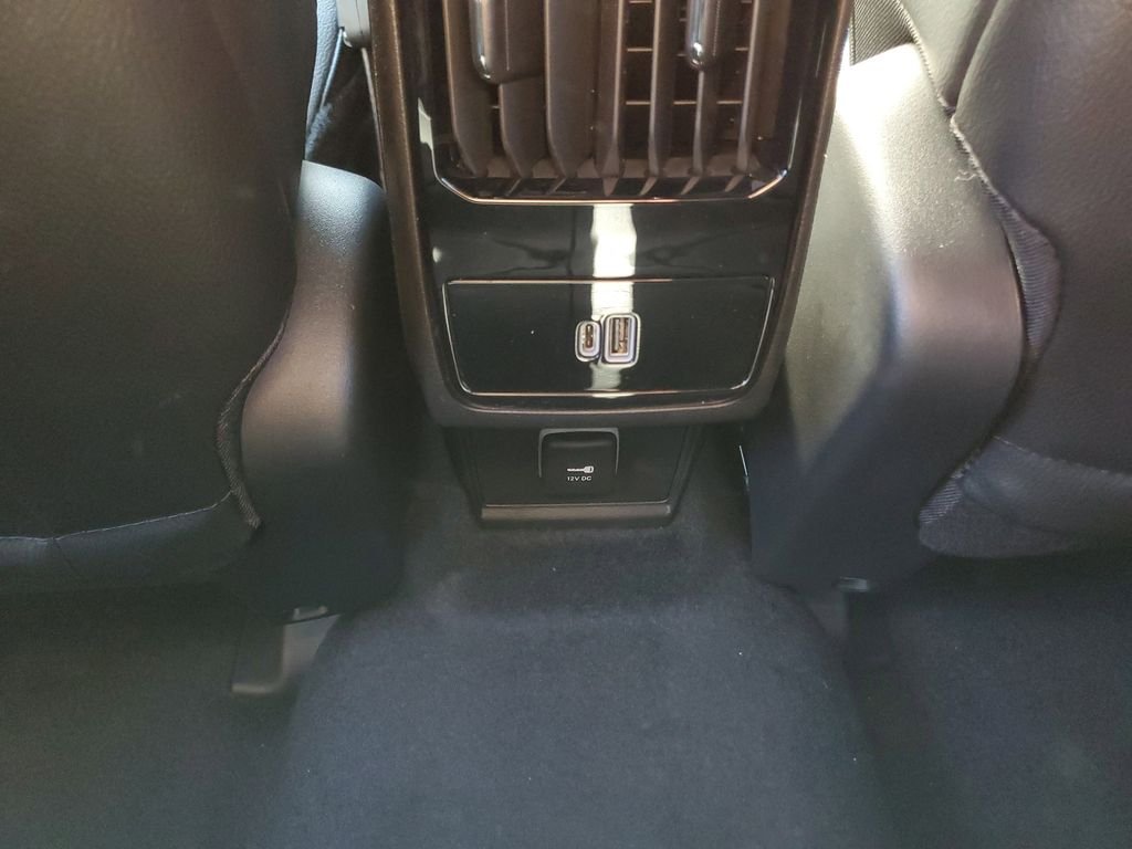 New 2026 Bright White Clearcoat Jeep Latitude image 11