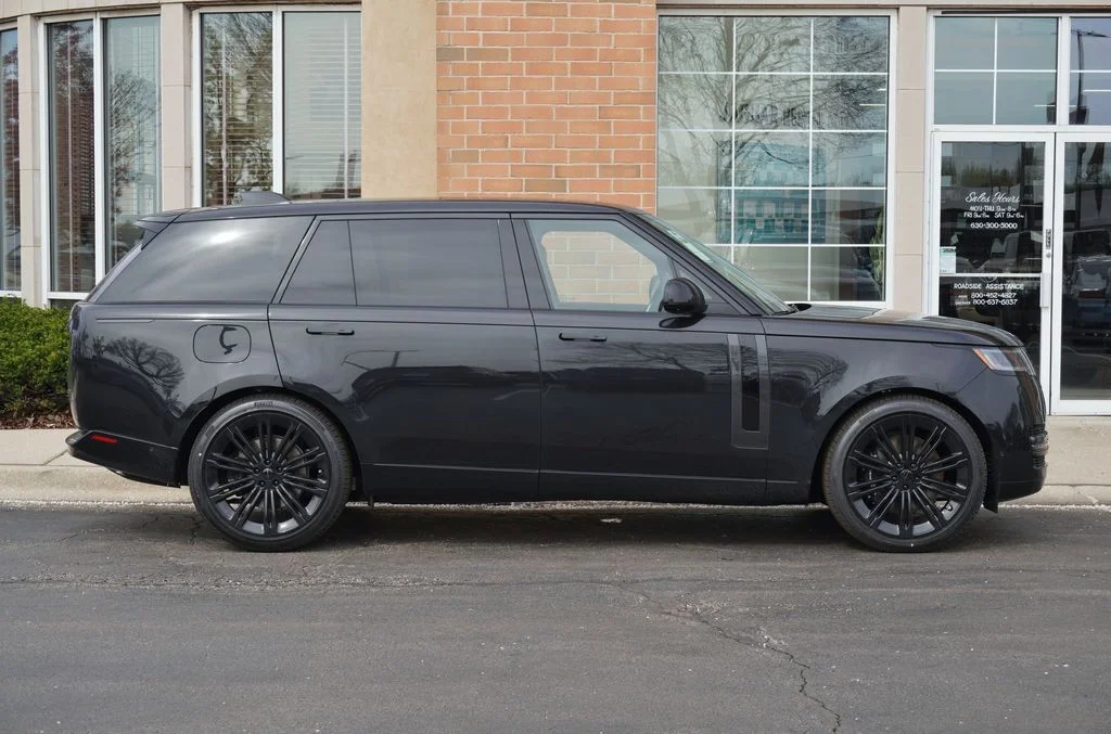 New 2026 Santorini Black Land Rover SE image 8