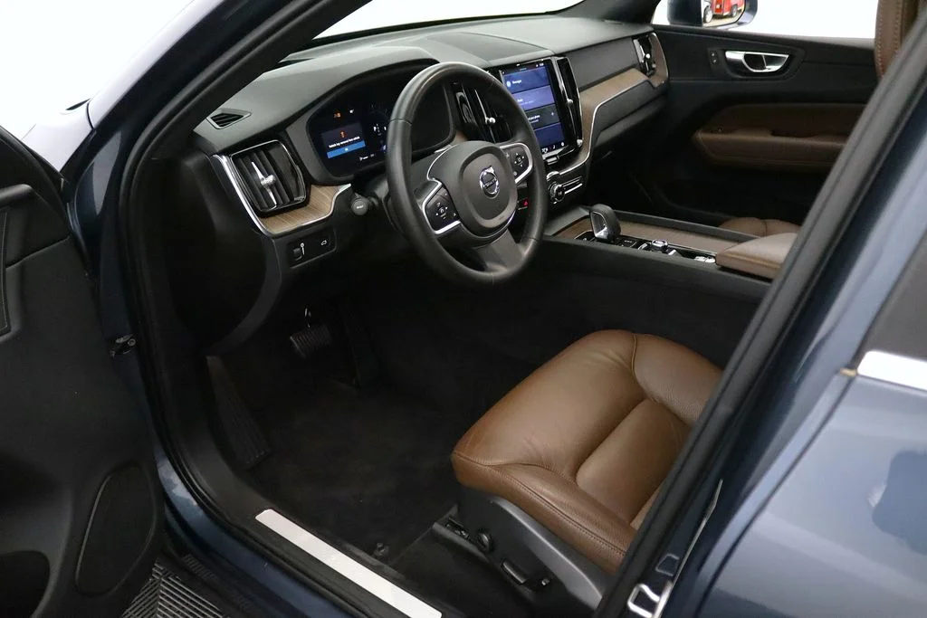 2022 Volvo XC60 Momentum - Photo 15