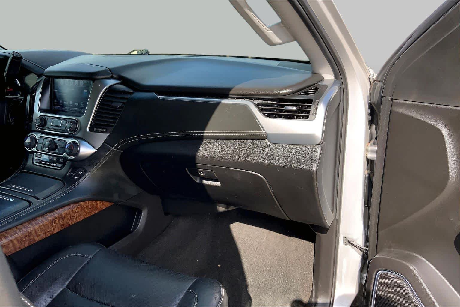 Used 2018 Silver Ice Metallic Chevrolet Premier image 19