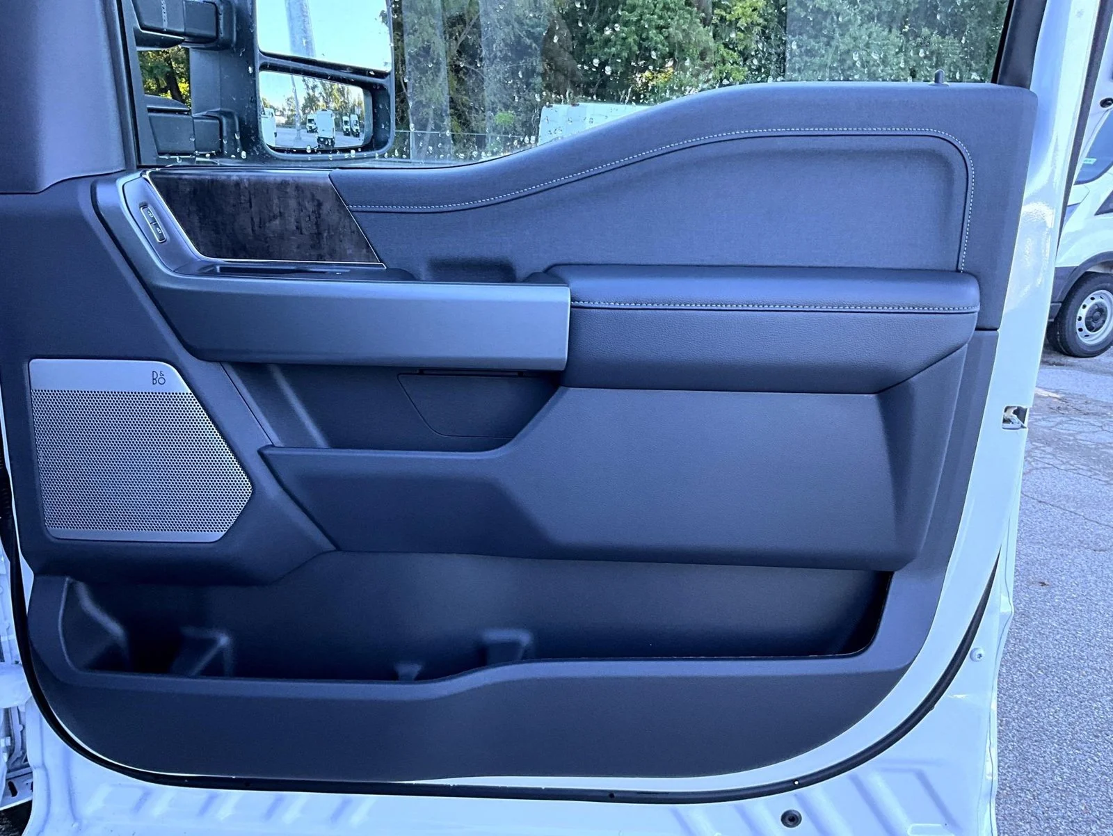 New 2027 White Ford Lariat image 20