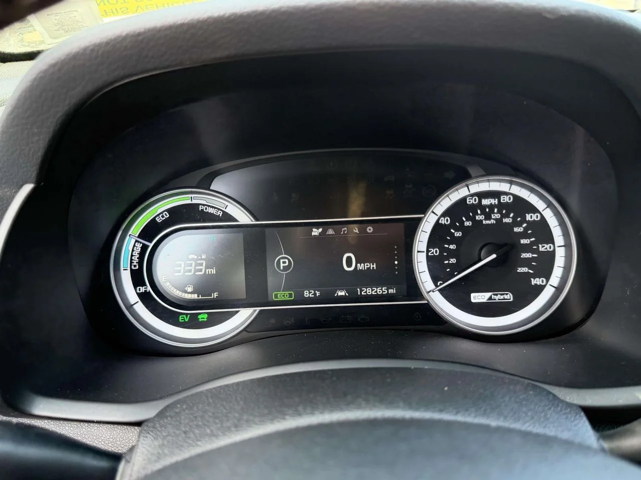 Used 2017 Snow White Pearl Kia EX image 33