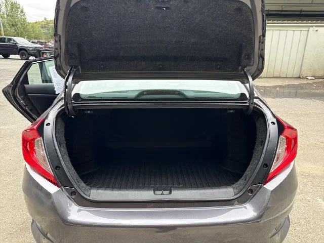 Used 2018  Honda EX image 12
