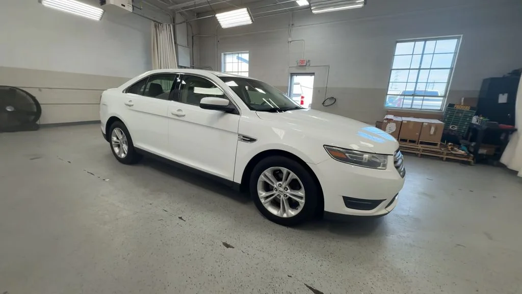 Used 2015 Oxford White Ford SEL image 3