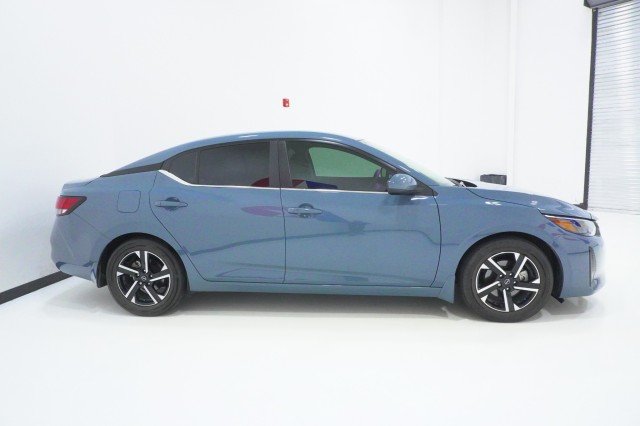 Used 2025  Nissan SV image 4