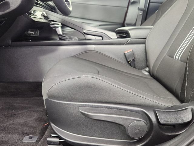 Used 2025 Red Hyundai SEL Sport image 11