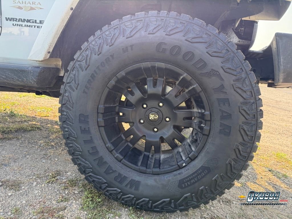 Used 2015 White Jeep Unlimited Sahara image 25