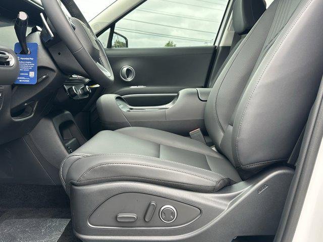 New 2026 Creamy White Pearl Hyundai SEL 7P image 9