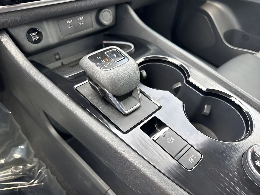 Used 2024 White Nissan SL image 17