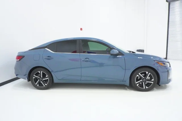 Used 2025  Nissan SV image 4