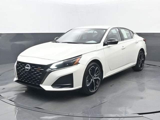 Used 2025 Pearl White Tricoat Nissan 2.5 SR image 22