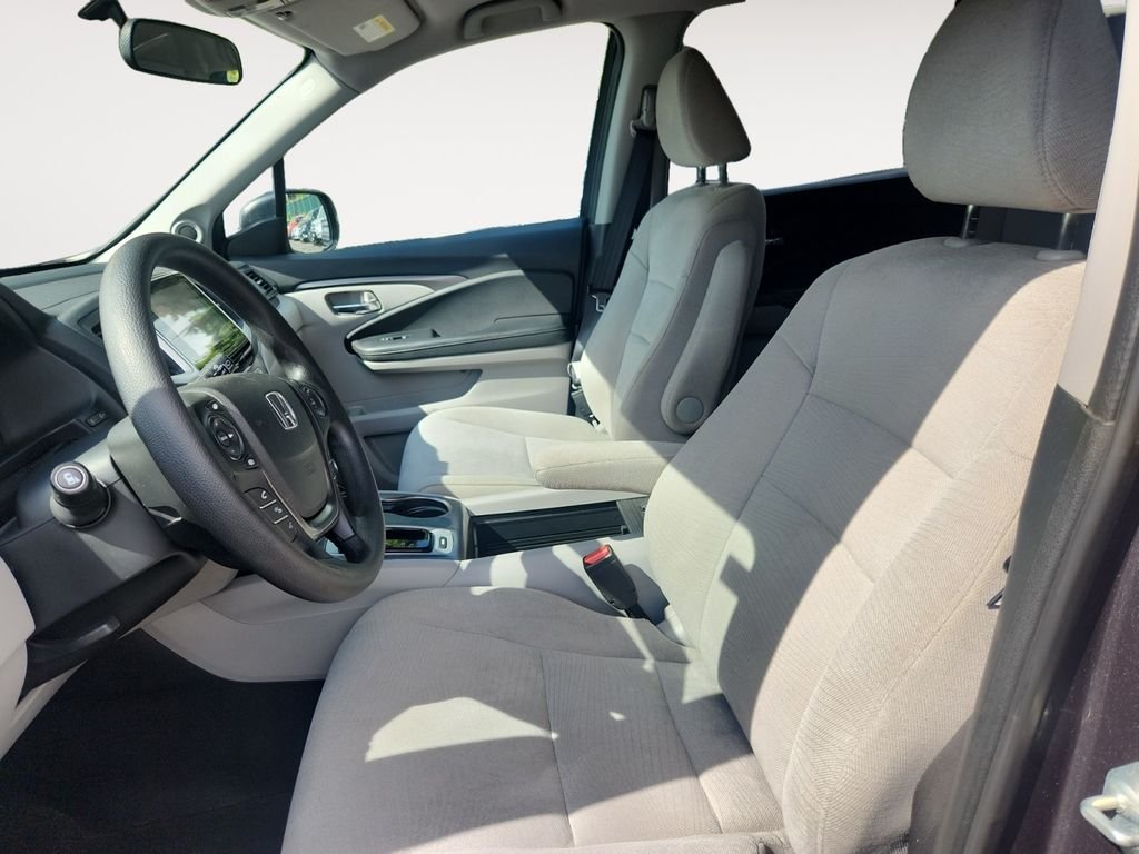 Used 2018  Honda EX image 11