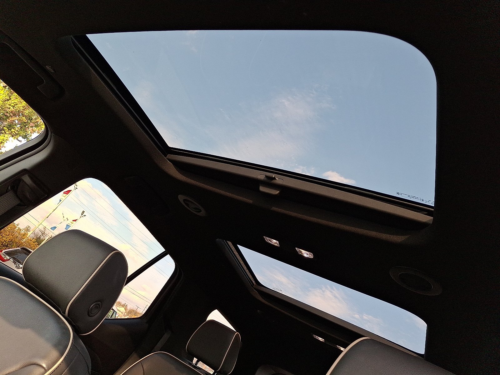 2023 Chevrolet Traverse Premier photo 2