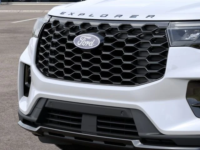 New 2027 Star White Metallic Tri-Coat Ford ST-Line image 17