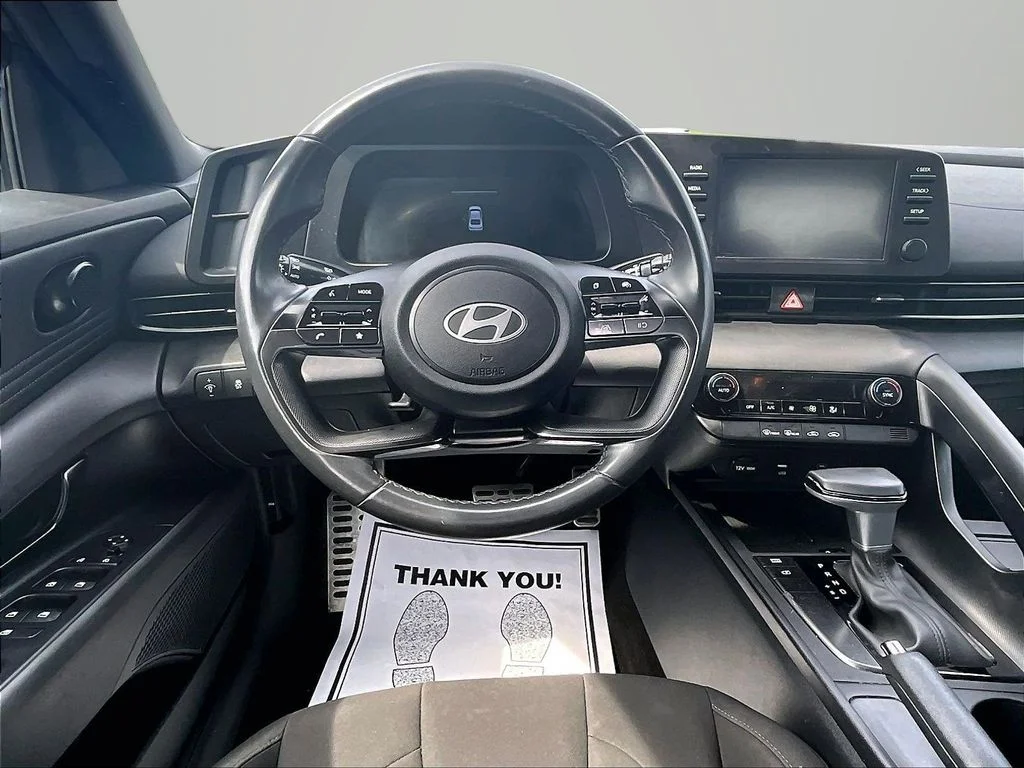 Used 2025 Black Hyundai SEL Sport image 5
