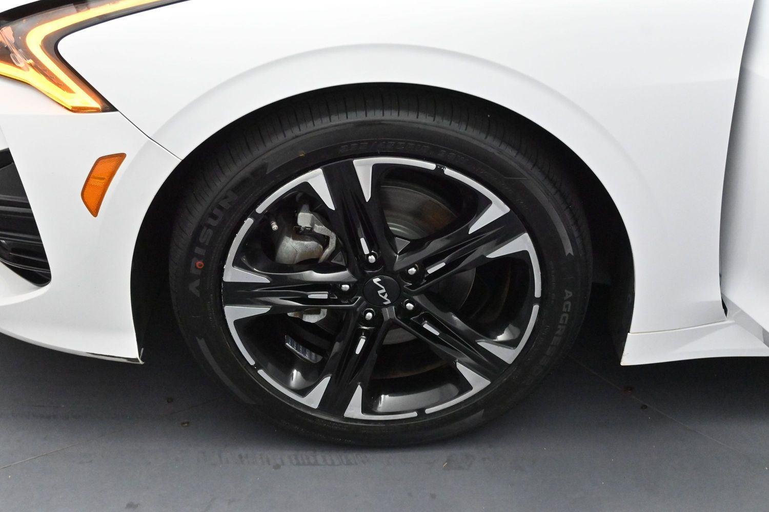 Used 2022 Glacial White Pearl Kia GT-Line image 33