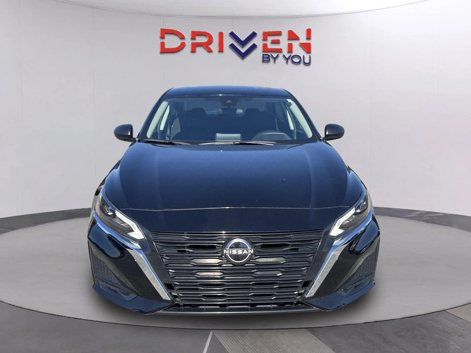 Used 2025 Super Black Nissan SV image 8