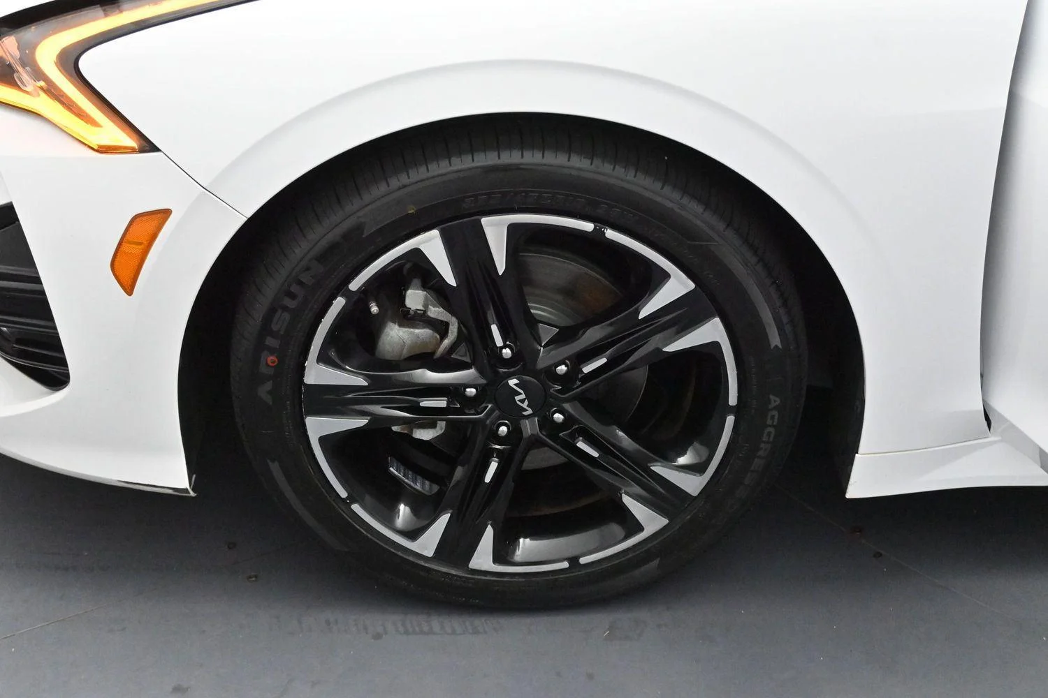Used 2022 Glacial White Pearl Kia GT-Line image 33