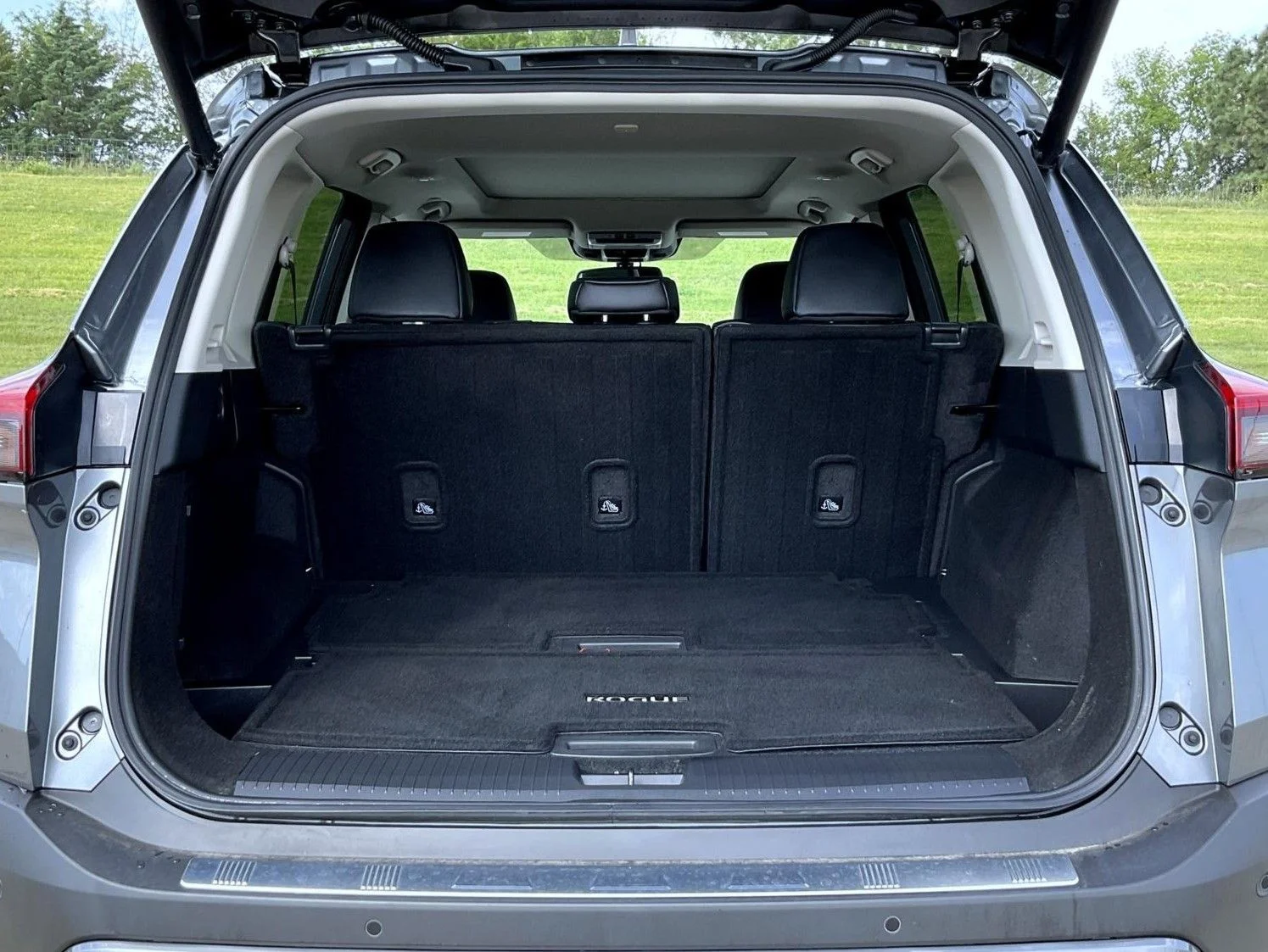 Used 2023 Gray Nissan SL image 22