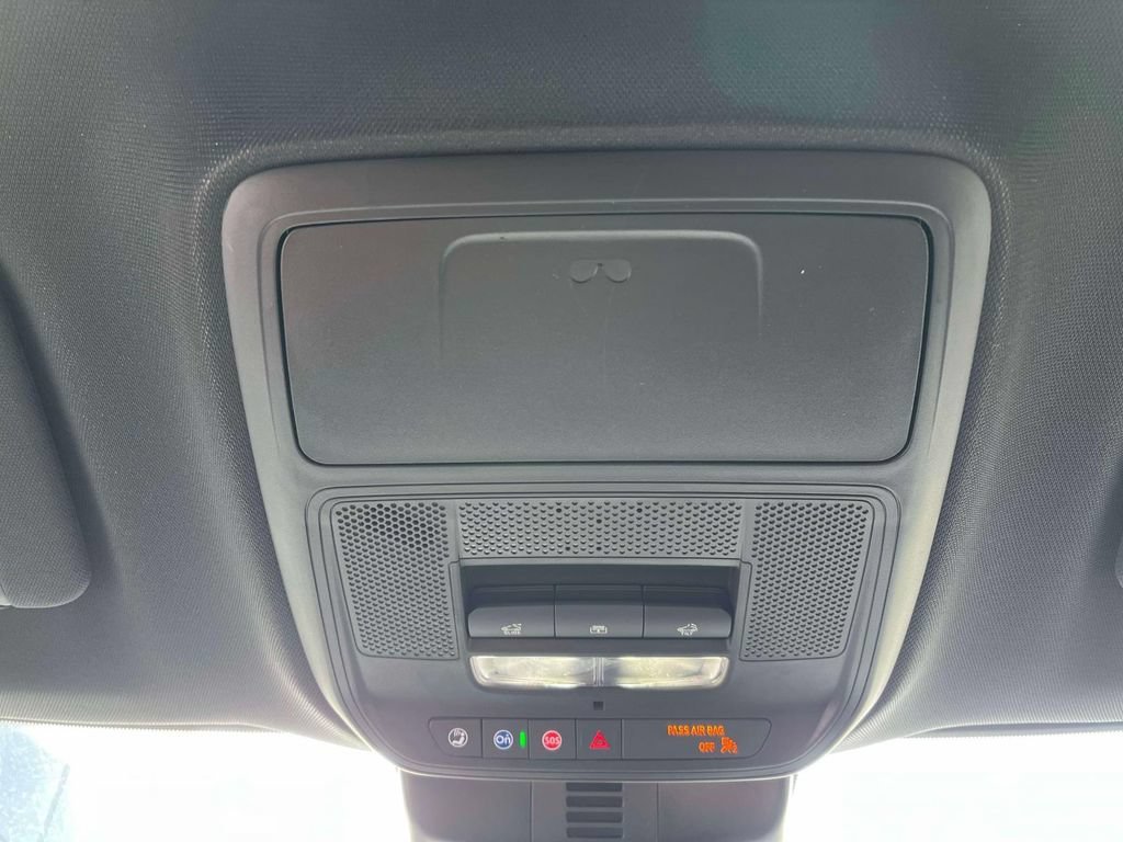 New 2026 Sterling Metallic GMC Elevation image 31