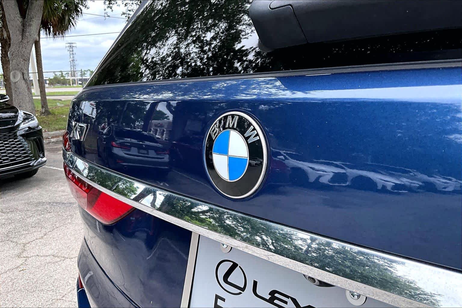 Used 2019 Phytonic Blue Metallic BMW xDrive50i image 30