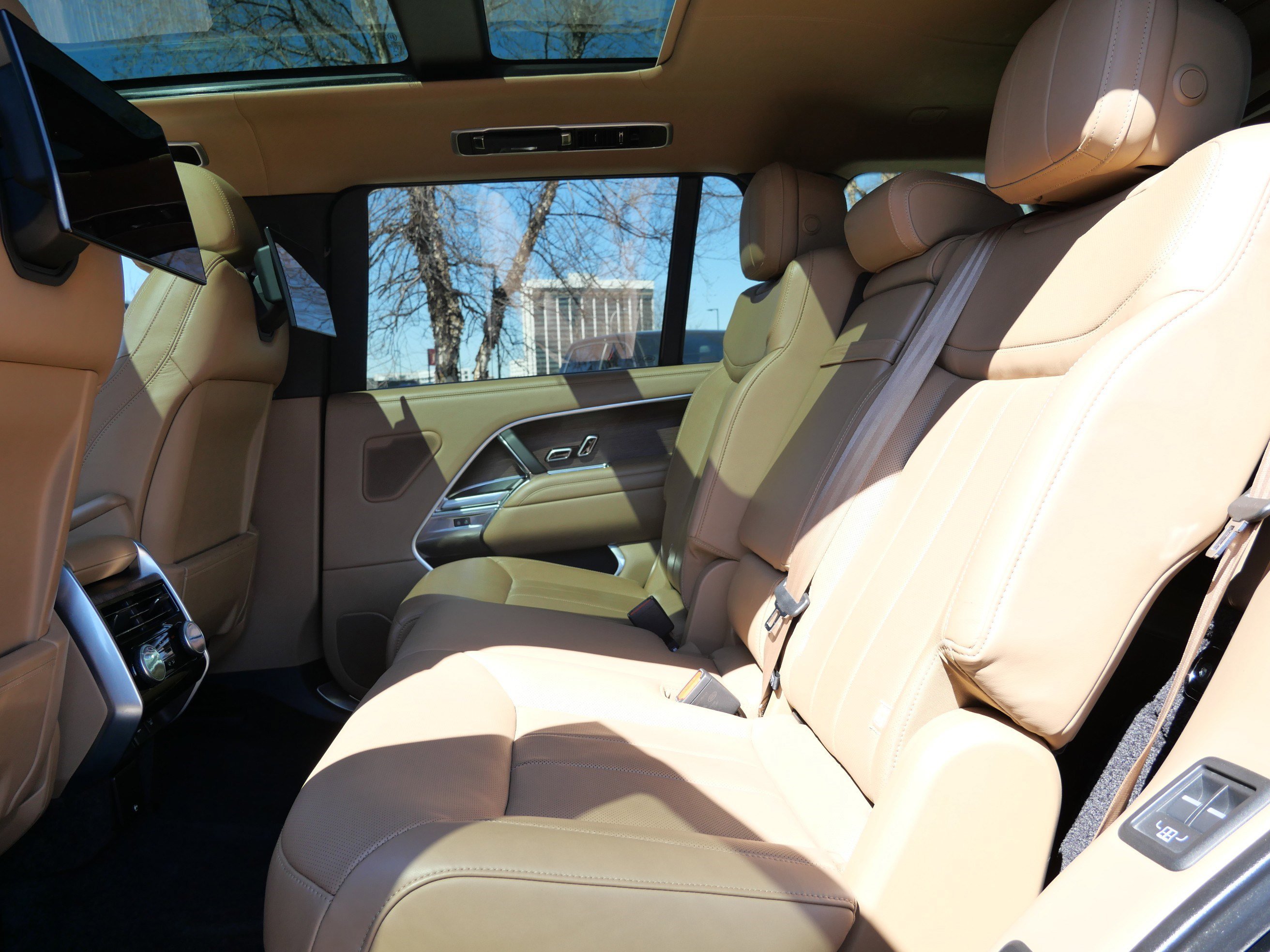 Used 2023 Black Land Rover Autobiography image 19