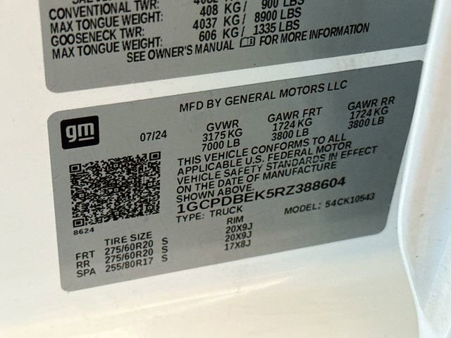 Used 2024 Summit White Chevrolet Custom image 30