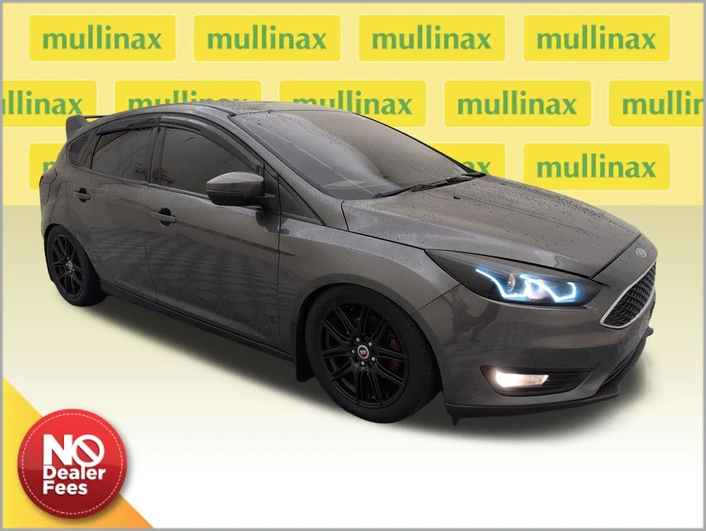 2018 Ford Focus Hatch SEL's photo
