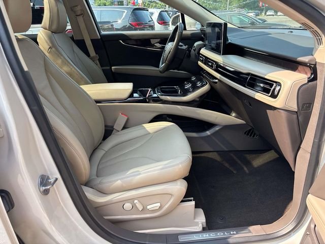 Used 2022 Pearl Metallic Lincoln Reserve image 18