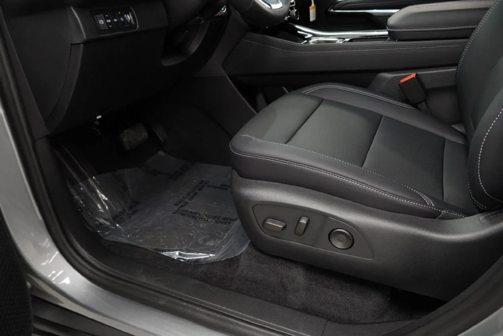 New 2027 Sterling Gray Metallic Chevrolet LT image 32