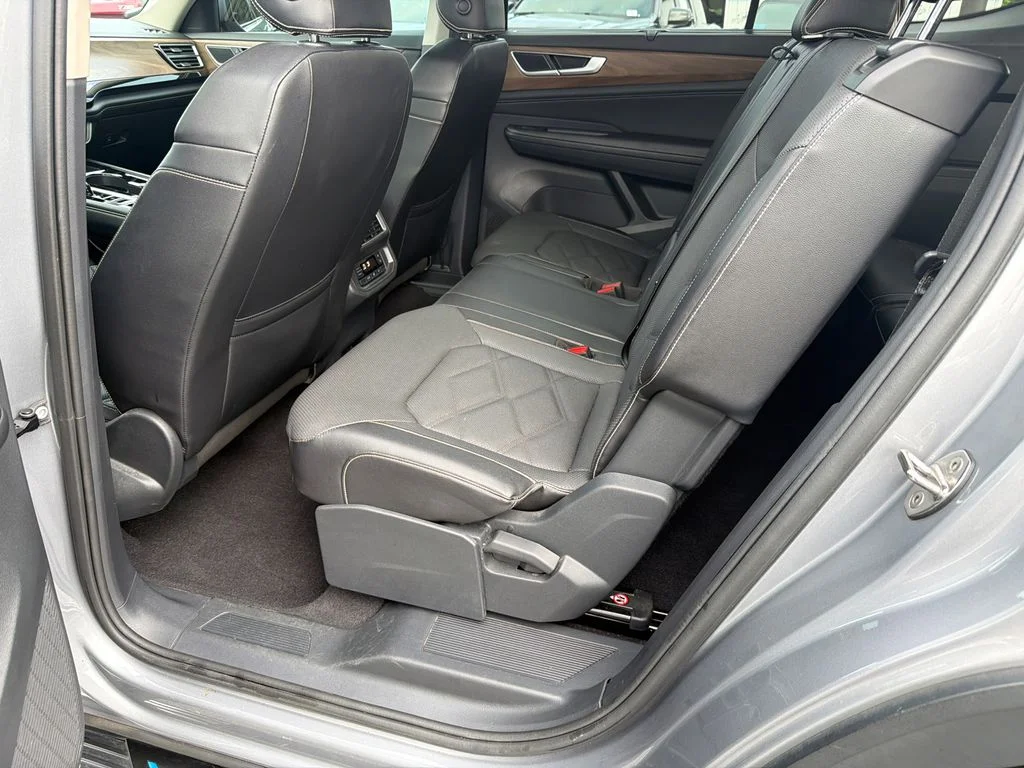 Used 2024  Volkswagen 2.0T SE w/Technology image 21