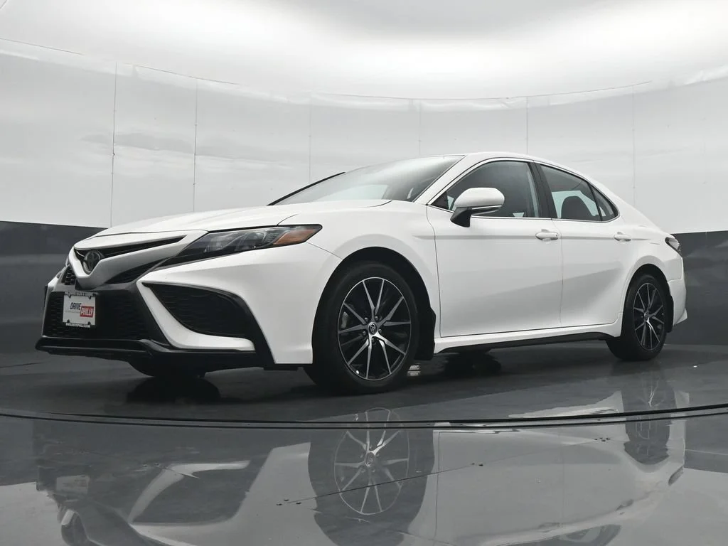 Used 2024 White Toyota SE image 27