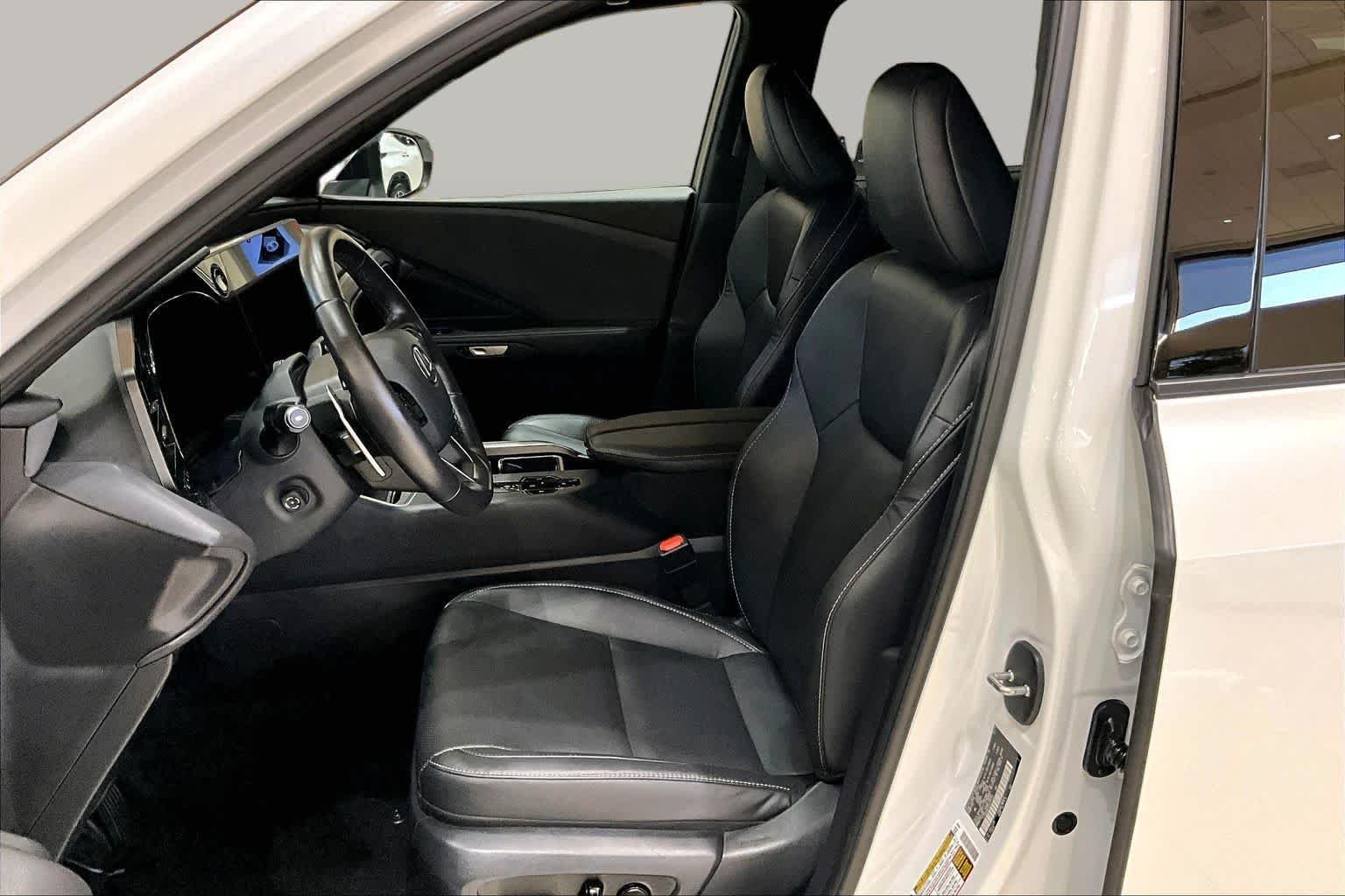 Certified Used 2025 Wind Chill Pearl Lexus  image 7