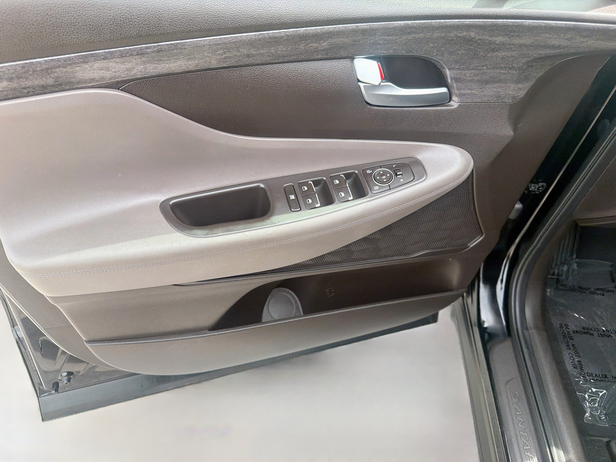 Used 2020 Twilight Black Hyundai SE image 17