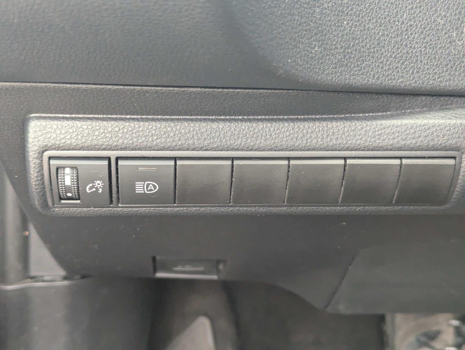 Used 2025 Ice Cap Toyota LE image 28