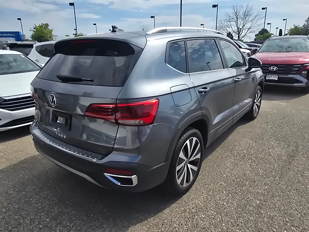 Used 2022 Platinum Gray Metallic Volkswagen SE image 6