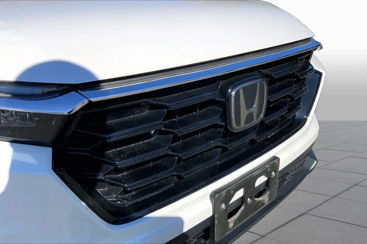 Used 2024 Platinum White Pearl Honda EX-L image 30