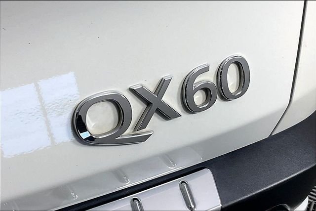 Used 2023 White INFINITI LUXE image 20